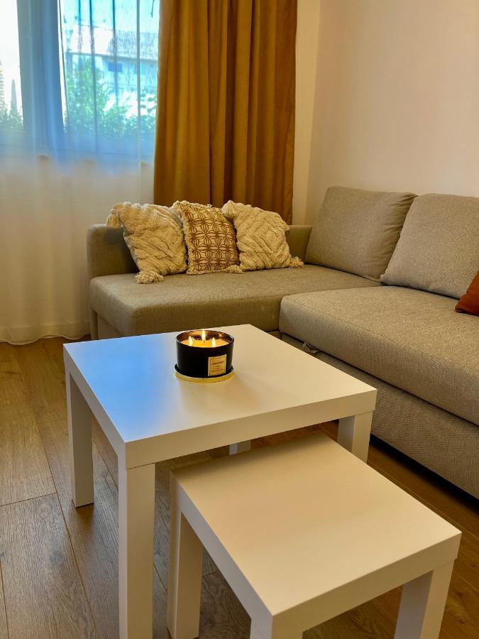 Alexander Cozy Apartment Free Private Parking Medgyes Kültér fotó